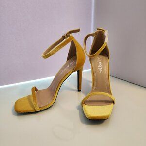 BRAND NEW Nasty Gal Yellow Velvet Heels Size 7